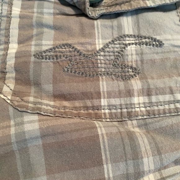 Hollister Plaid Bermuda Shorts. Size 5. Zipper/button. Pockets. - Picture 4 of 5